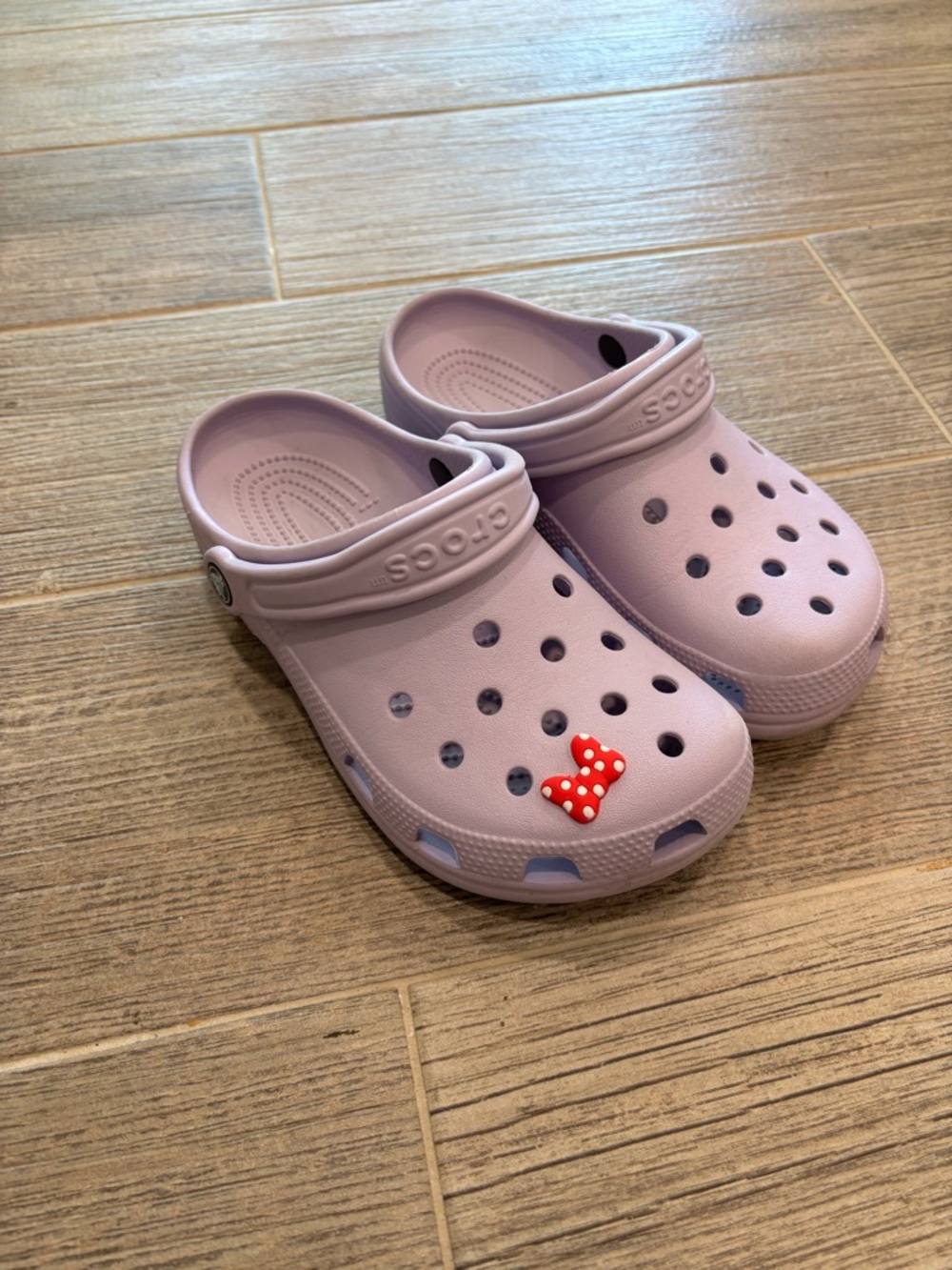 Crocs Classic Clog Purple Women’s Size 7 with One Minnie Charm